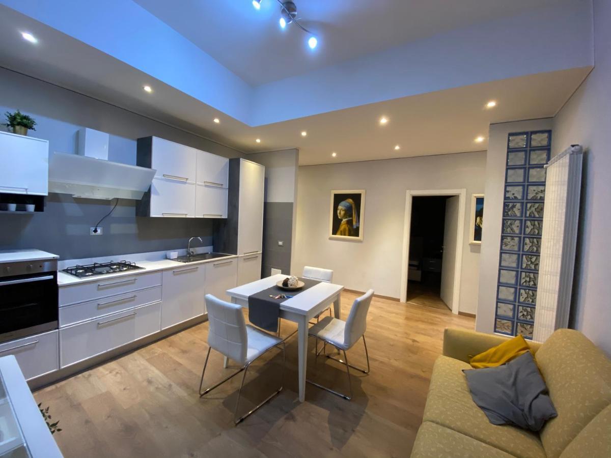 Marina Apartment & Suite Verbania Eksteriør billede