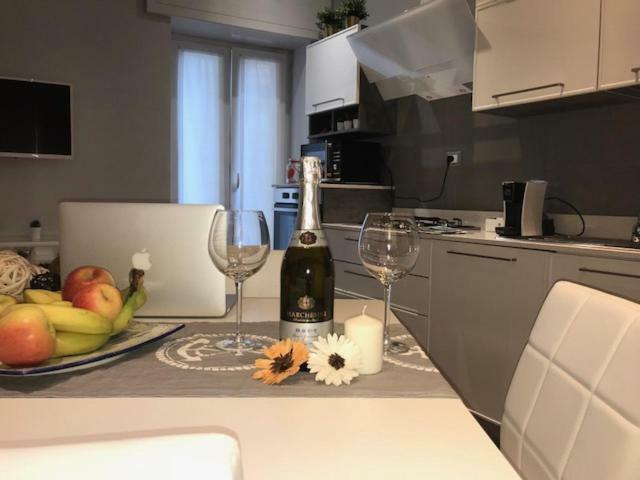 Marina Apartment & Suite Verbania Eksteriør billede