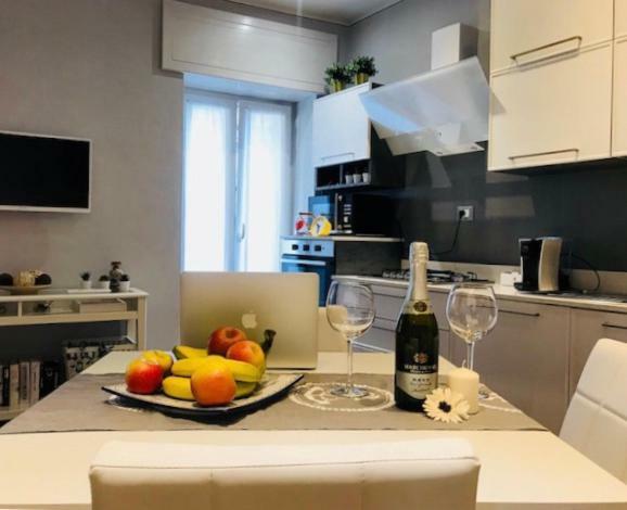 Marina Apartment & Suite Verbania Eksteriør billede